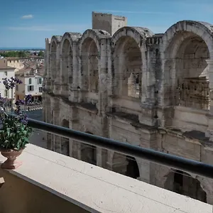 Appartement Avec Balcon Donnant Sur Les Arenes D'arles, Arles